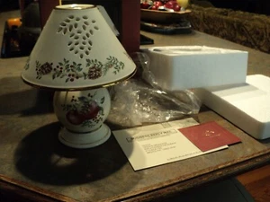 NEW IN BOX - - Lenox Williamsburg Boxwood & Pine 10" Candle Lamp New! Complete - Picture 1 of 7