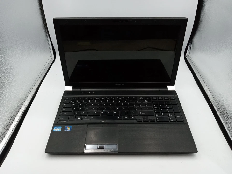 Toshiba Tecra R850 15" Laptop Intel i3-2350M 2.3GHz 4GB RAM - PARTS/REPAIR -RR - Image 1 of 4