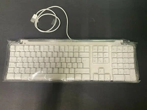New Apple Pro Keyboard M7803 White USB Wired - French Keyboard Layout - Picture 1 of 6