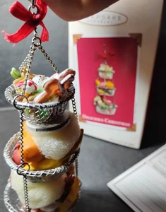 2003 Hallmark Andenken Ornament lecker Weihnachten Essen Obstkorb Koch Koch - Bild 1 von 8