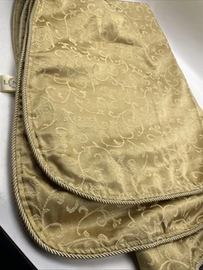 "Mantel dorado Lenox American by Design 84"" x 52"" brocado de desplazamiento con remolinos oblongos" - Imagen 1 de 11