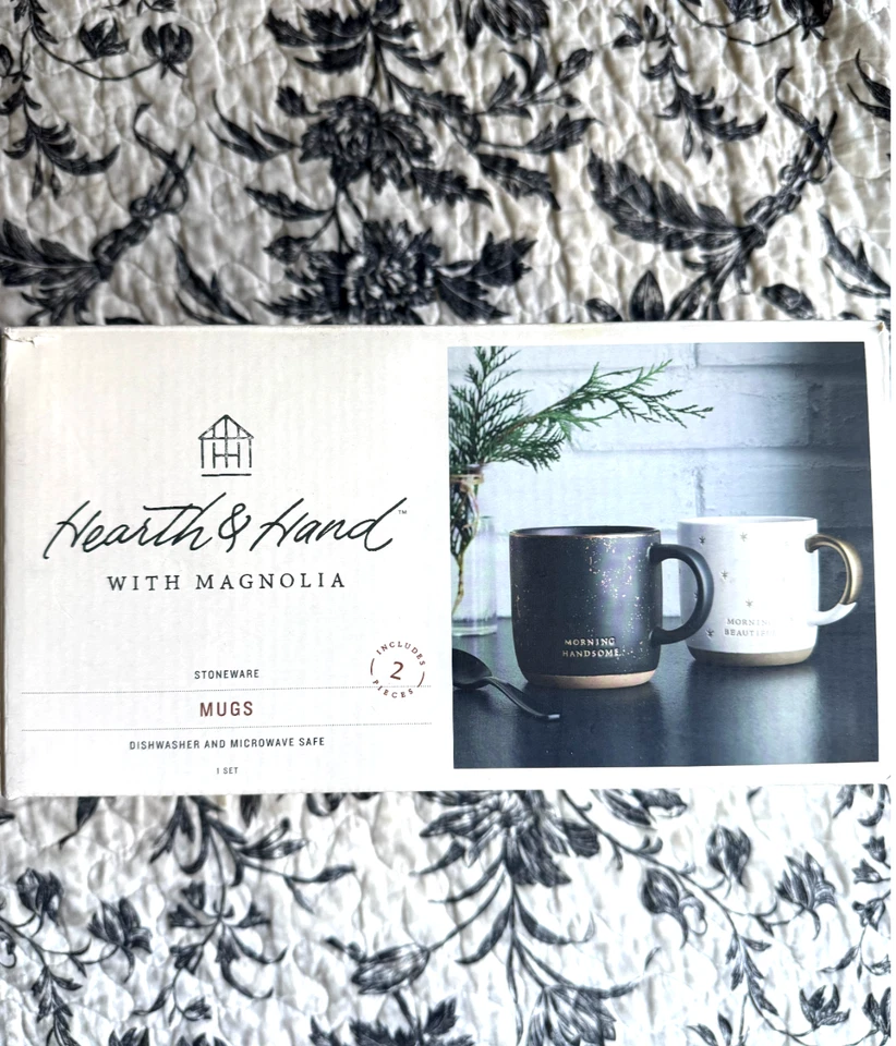 Hermoso y hermoso juego de tazas Hearth & Hand with Magnolia Morning vacaciones doradas Foto 1 de 1