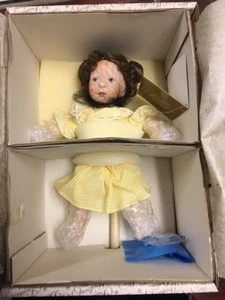 Franklin Mint Heirloom Days Of The Week Dolls Friday's Child By Sylvia Natterer - Picture 1 of 1