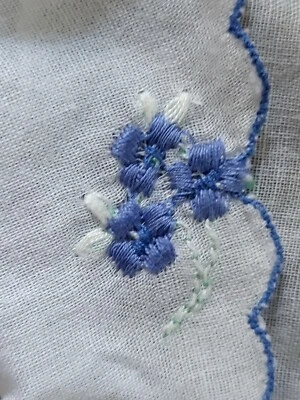 Pañuelo Circular Vintage Bordado Flores Azules Bordes Festoneados Boda Foto 1 de 4