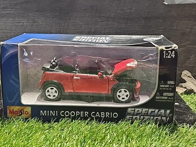 Maisto Special Edition Mini Cooper Carbrio 1:24 Scale Diecast Car - Image 1 of 4