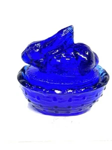DE COLECCIÓN AZUL COBALTO PEQUEÑO CONEJITO CONEJO EN UN NIDO BARATIJA DE VIDRIO CEL2 1/2 - Imagen 1 de 7