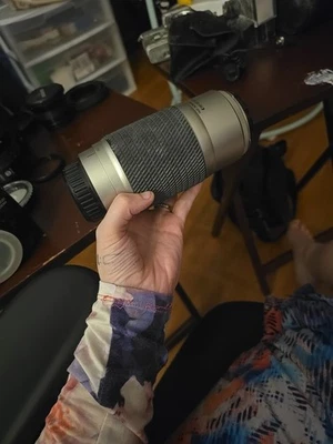 Lente teleobjetivo zoom Tokina 100-300 mm F4 AT-X SD para Nikon Foto 1 de 3