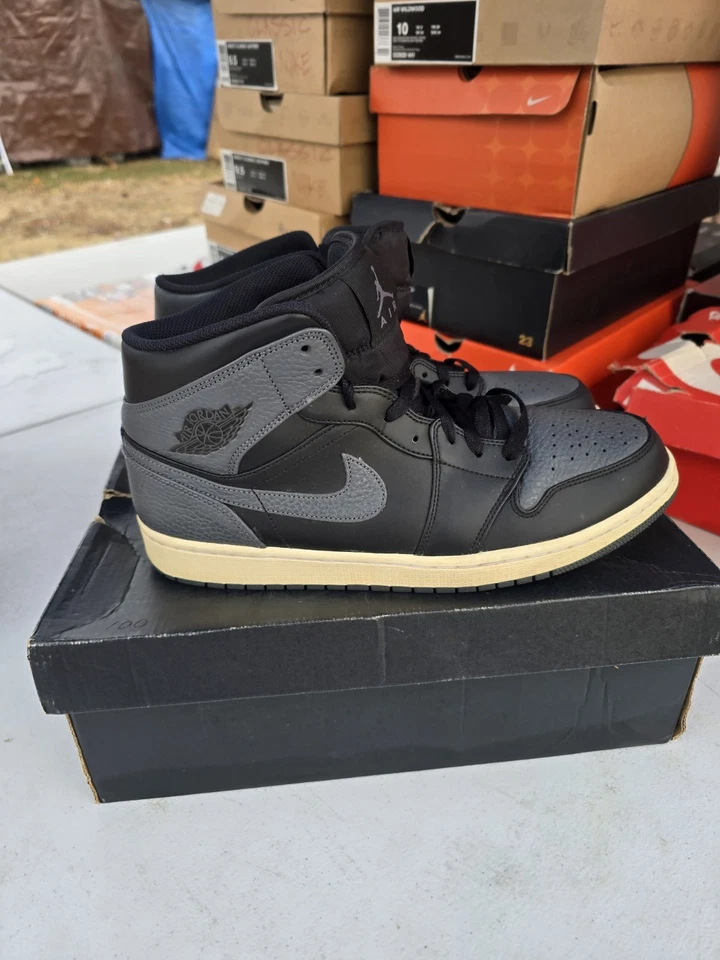 Jordan 1 Mid Negro Gris Oscuro 554724-041 Talla 12. Foto 1 de 4