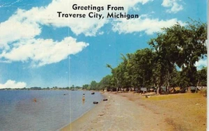 Postkarte Mi: Grüße aus Traverse City, Michigan, Strand, verschickt 1963 - Bild 1 von 2