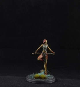 Bemaltes grünes Blatt aus Black Sun Miniaturen, weiblicher Schurken-Assassine - Bild 1 von 5