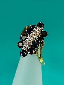 10K MASSIVER GELBGOLD RING NATÜRLICHE BLAUE SAPHIRE & WEISSE DIAMANTEN Gr. 6 1/2 Neu - Bild 1 von 8