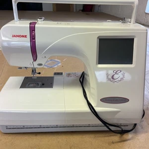 Janome Memory Craft 350E Embroidery Machine with cover. Great condition - Picture 1 of 9