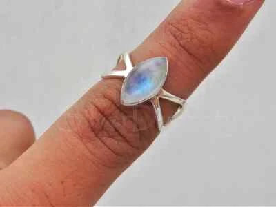 Anillo minimalista hecho a mano piedra lunar natural 92,5 % plata de ley maciza Foto 1 de 4