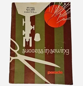 Vintage Sewing Book Parade Magazine Success In Sewing 1971 Stitches Tips 62p - Foto 1 di 10
