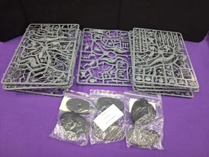 14x Warhammer Age of Sigmar Hedonites of Slaanesh - Hellstriders - New on Sprue - Picture 1 of 4