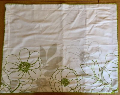Hillcrest White & Green Pillow Sham Case, floral Anemone print, green piping. - Image 1 of 4