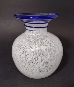 Weiße Wolkenvase kobaltblau Spiralrand klarer Boden ca. 5"  - Bild 1 von 5