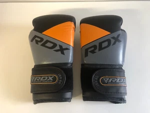 Guantes de entrenamiento y combate RDX Boxeo Junior Jack 8 patadas/boxeo 6 OZ talla pequeña - Imagen 1 de 6