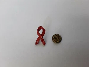 PIN'S sidaction ruban rouge contre le sida - Foto 1 di 1