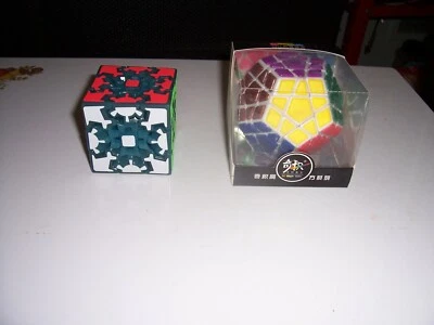 LOTE DE DOS ROMPECABEZAS CUBO GIRATORIO MÁGICO MEGAMINX CON AZULEJOS CUBO DE ENGRANAJE AZUL JUEGO DE JUGUETE Foto 1 de 4