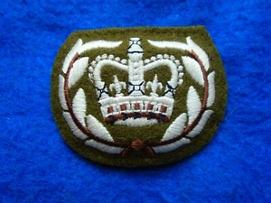 1 X BRITISH MILITARY RQMS, REGIMENTAL QUARTERMASTER SERGEANT WOVEN RANK CROWN - Picture 1 of 2