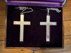 Coppia croci pettorali in argento sterling con catene e scatola di velluto croce 269 grammi - Foto 1 di 18