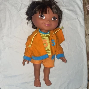 Dora l'esploratrice bambola 15" Mattel 2003 vestito sportivo calcio - Foto 1 di 5