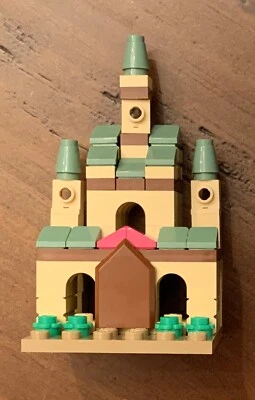 LEGO Frozen II 2 Arendelle Castle Barnes & Noble Elsa Anna Olaf - Image 1 of 4