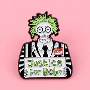 Lustige Emaille-Anstecknadel Anstecker Brosche Justice For Bob Beetlejuice Sammlerstück - Bild 1 von 4