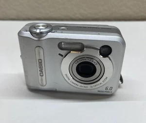 Casio Qv-R62 Used Silver Digital Camera 6 Mega Pixels PARTS ONLY - Picture 1 of 5