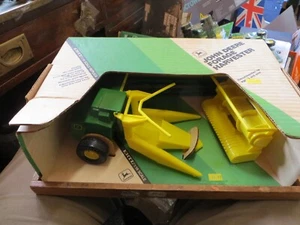 ERTL FARM JOHN DEERE TRINCIA FORAGGIO TRATTORE ATTACCO 1/16 N-MIB #509 USA - Foto 1 di 12