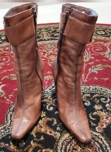 Vintage Bakers Daisy Cognac Distressed Boot - Picture 1 of 4