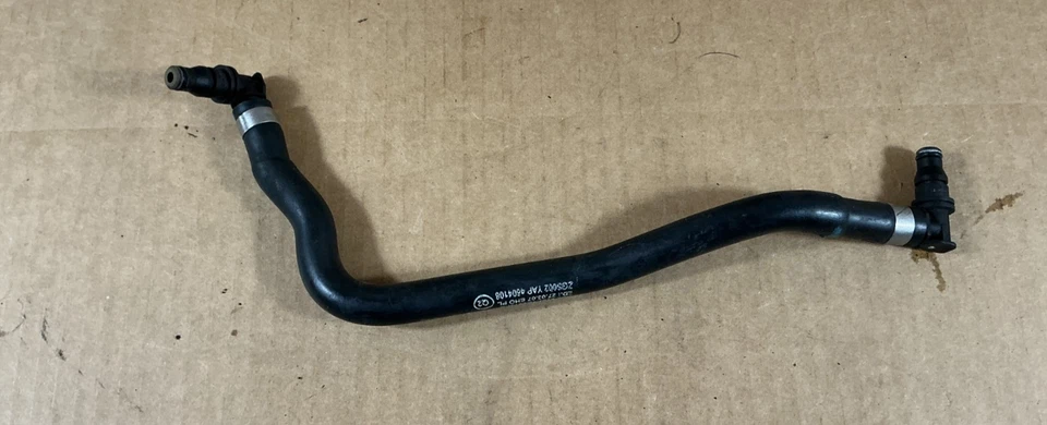 Manguera de depósito de refrigerante del motor Mercedes-Benz C250 2012-2015 A2045010925 OEM Foto 1 de 4