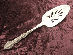FLIRTATION 1959 Pierced / Slotted Pie / Pastry Server 1881 Rogers Oneida Ltd - Picture 1 of 4