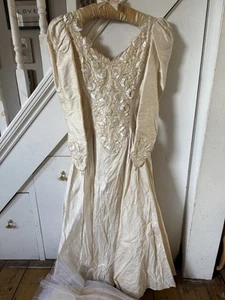 Vintage Cream Lace Ruffle Big Bow Wedding Dress Buttons Beaded Floral SEE DES TC - Picture 1 of 20