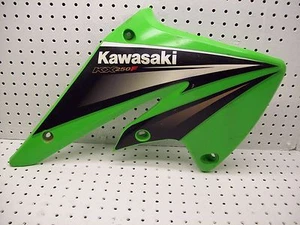 FUNDA DE RADIADOR KAWASAKI CUBIERTAS LATERALES DERECHAS KX 250 2004 FABRICANTE DE EQUIPOS ORIGINALES MOTOCROSS MX CARRERA - Imagen 1 de 3