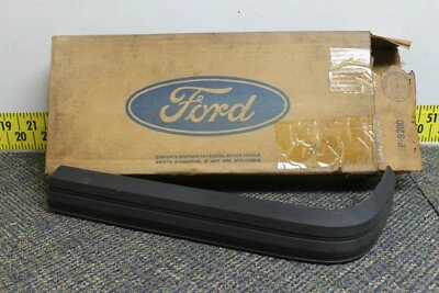 Novo Estoque Antigo OEM Almofada de Para-choque Esquerdo D7DZ-18K832-B 1977-80 Ford Granada (FB4) - Imagem 1 de 2