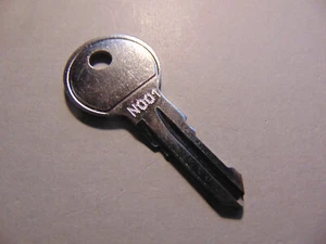 Original Thule Schlüssel N001 Ersatzschlüssel Heckträger Dachboxen Dachträger - Bild 1 von 1