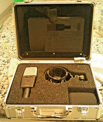 AKG C414XLII (Micrófono Vocal Clásico Multi-Patt)-COMO NUEVO-SE ENVÍA 1 DÍA HÁBIL Foto 1 de 4