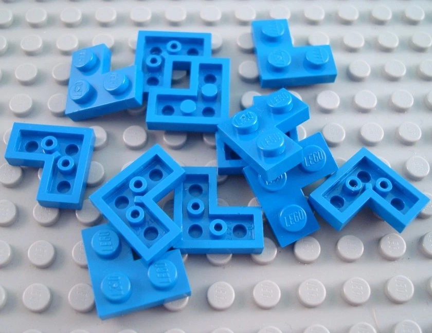 LEGO Lot of 12 Blue 2x2 Corner Plates - Image 1 of 1