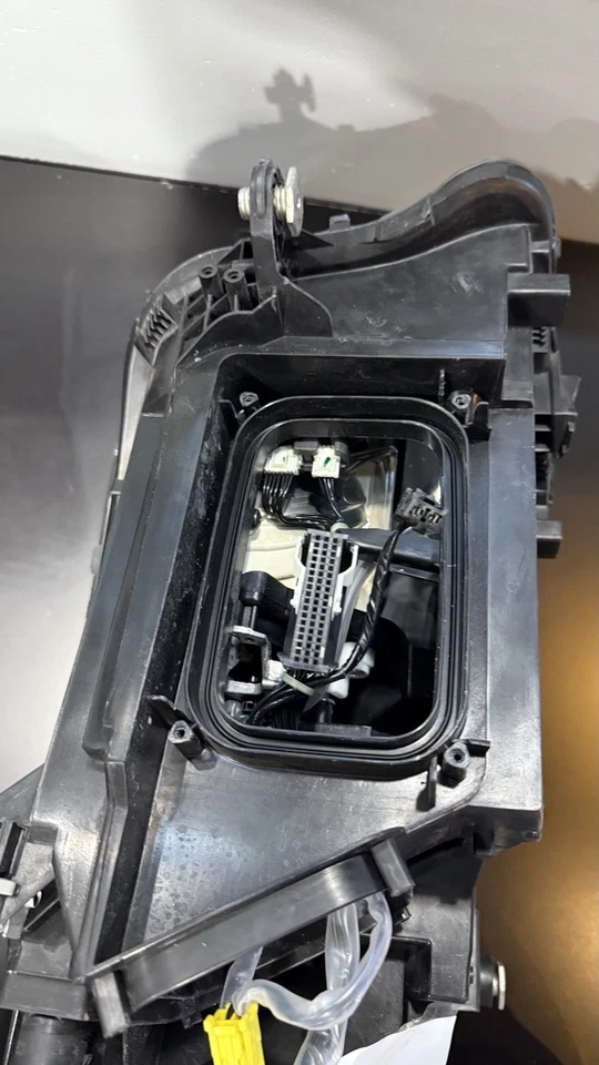 Mercedes Benz S550 Headlight   - Image 1 of 4