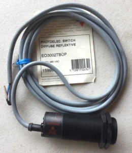 Electromatic EO3002TBOP Photoelectric Sensor Switch - Picture 1 of 3