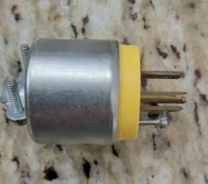 LEVITON ENCHUFE BLINDADO GRADO PROFESIONAL NEMA 5-15-15A/125V/615PA NUEVO sin paquete - Imagen 1 de 3