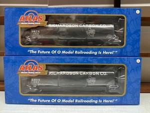 Atlas #3002444 O Scale 2 Rail "Sid Richardson" 3-Bay Cylindrical Hopper NEW - Picture 1 of 3