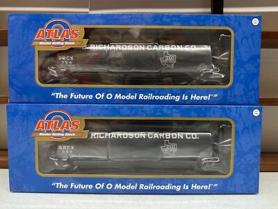 Atlas #3002444 O Scale 2 Rail "Sid Richardson" 3-Bay Cylindrical Hopper  NEW - Image 1 of 3