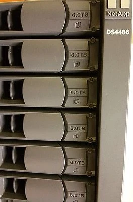 NetApp DS4486 Disk Shelf w/ 24x X478A-R6 6TB 7.2K RPM SATA Hard Drives 2x IOM6 - Image 1 of 2