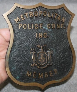 VINTAGE METROPOLITAN POLICE CONFERENCE MEMBER BRONZE LICENSE TOPPER BADGE - Picture 1 of 6