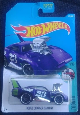 Hot Wheels 2015 Tooned Series Diecast Car Dodge Charger Daytona 5/10 103/365  - Image 1 of 4