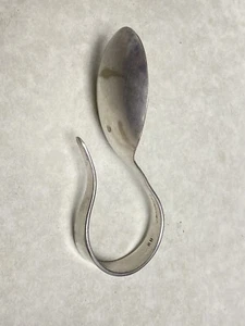 Vintage Wm.Rogers / IS ~ International Silver Elton Curved Baby Spoon~ S. Plated - Picture 1 of 8