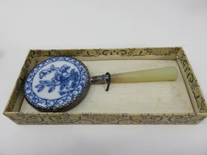 Espejo de mano vintage pequeño con mango de jade esmaltado porcelana pintada azul y blanco - Imagen 1 de 8